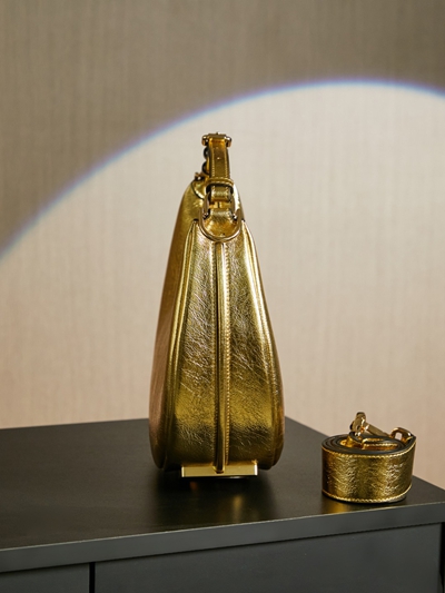 フェンディバッグ背面デザイン